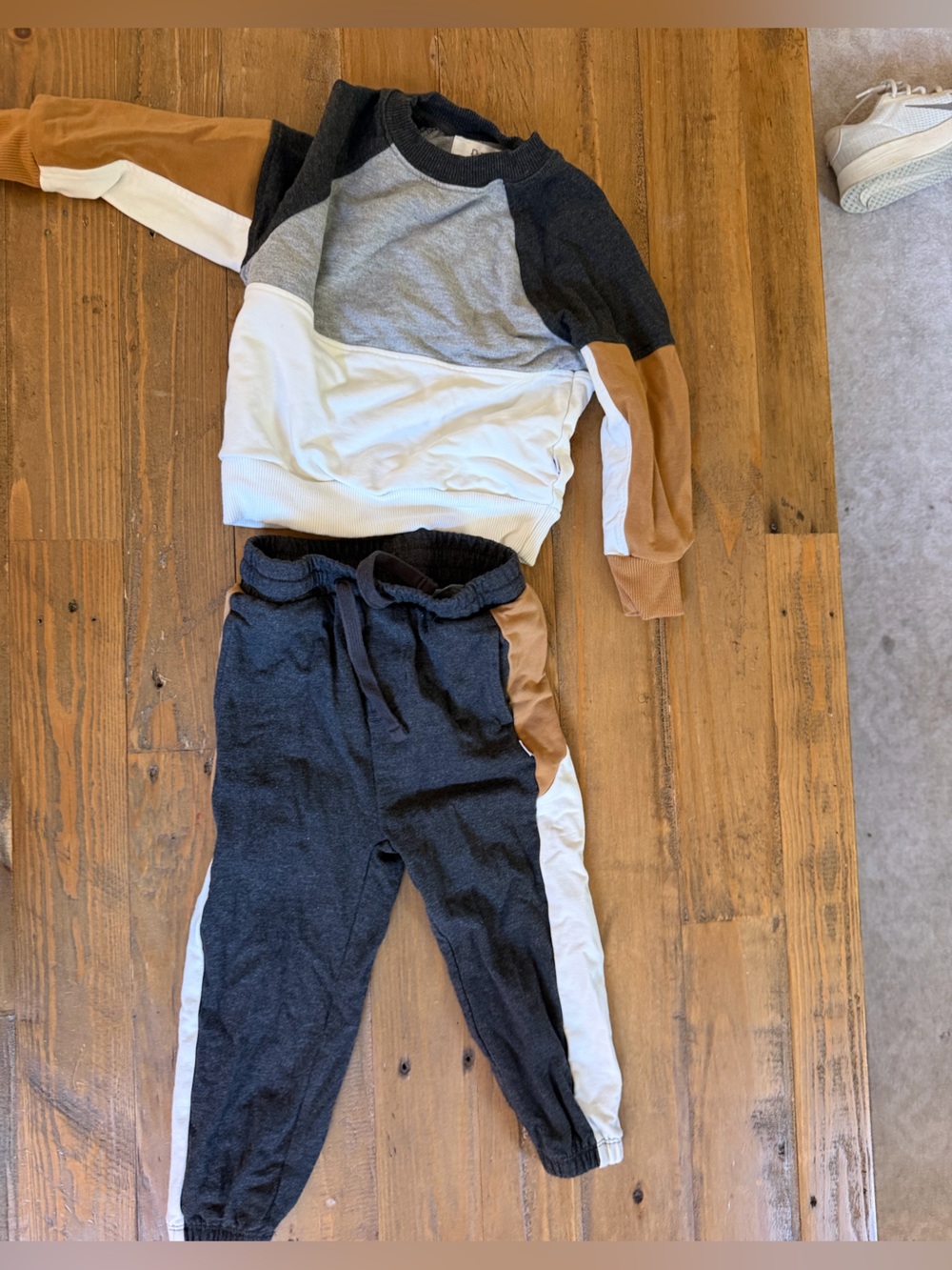 Play by Little Sleepies Kids Colorblock Jogger Set - Charcoal, White & Tan